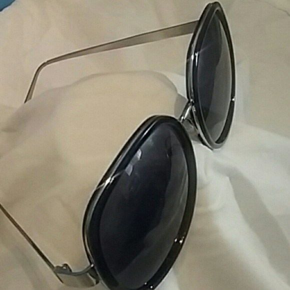Large Rim Sunglasses - Picture 2 of 4